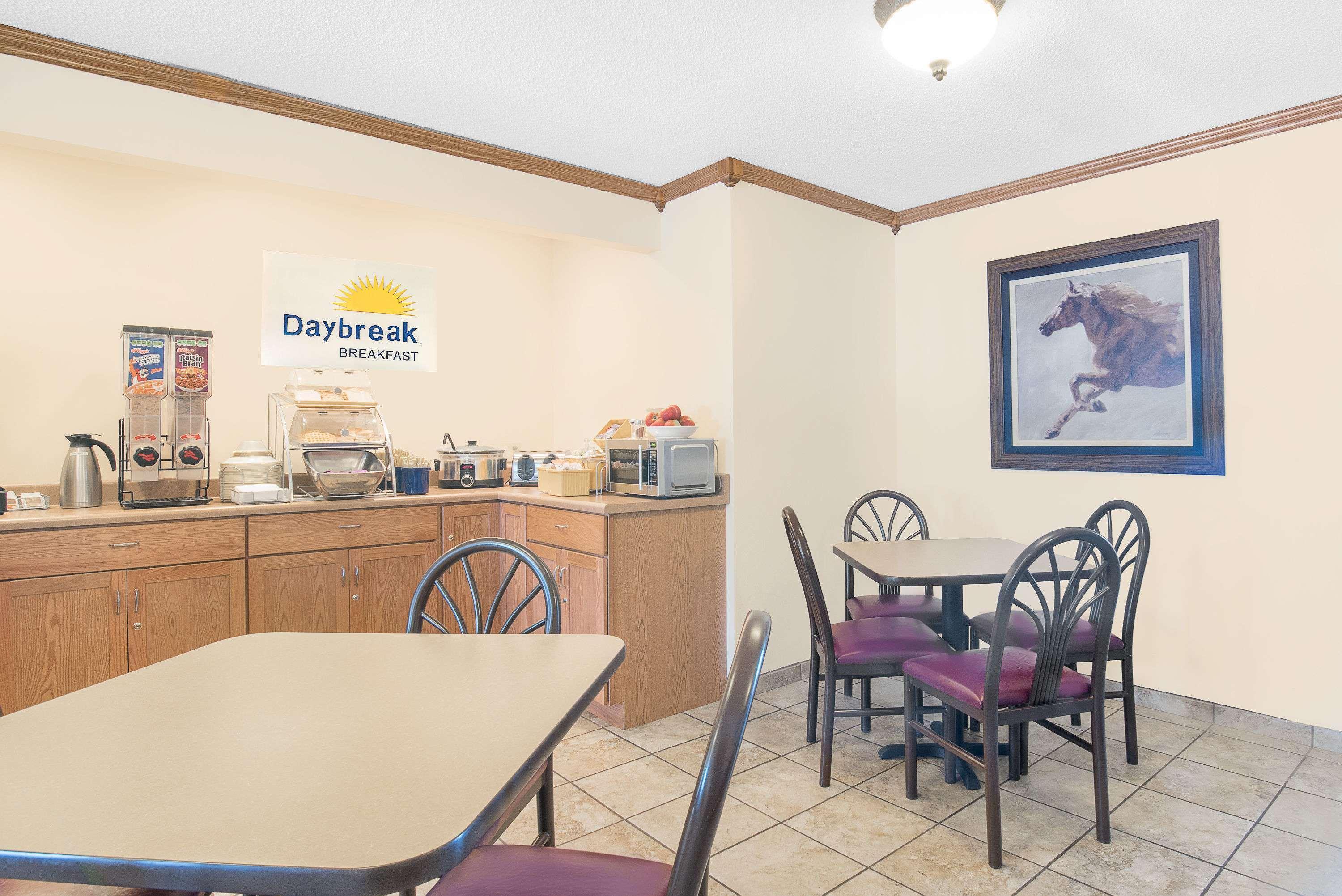 Days Inn By Wyndham Wall Bagian luar foto