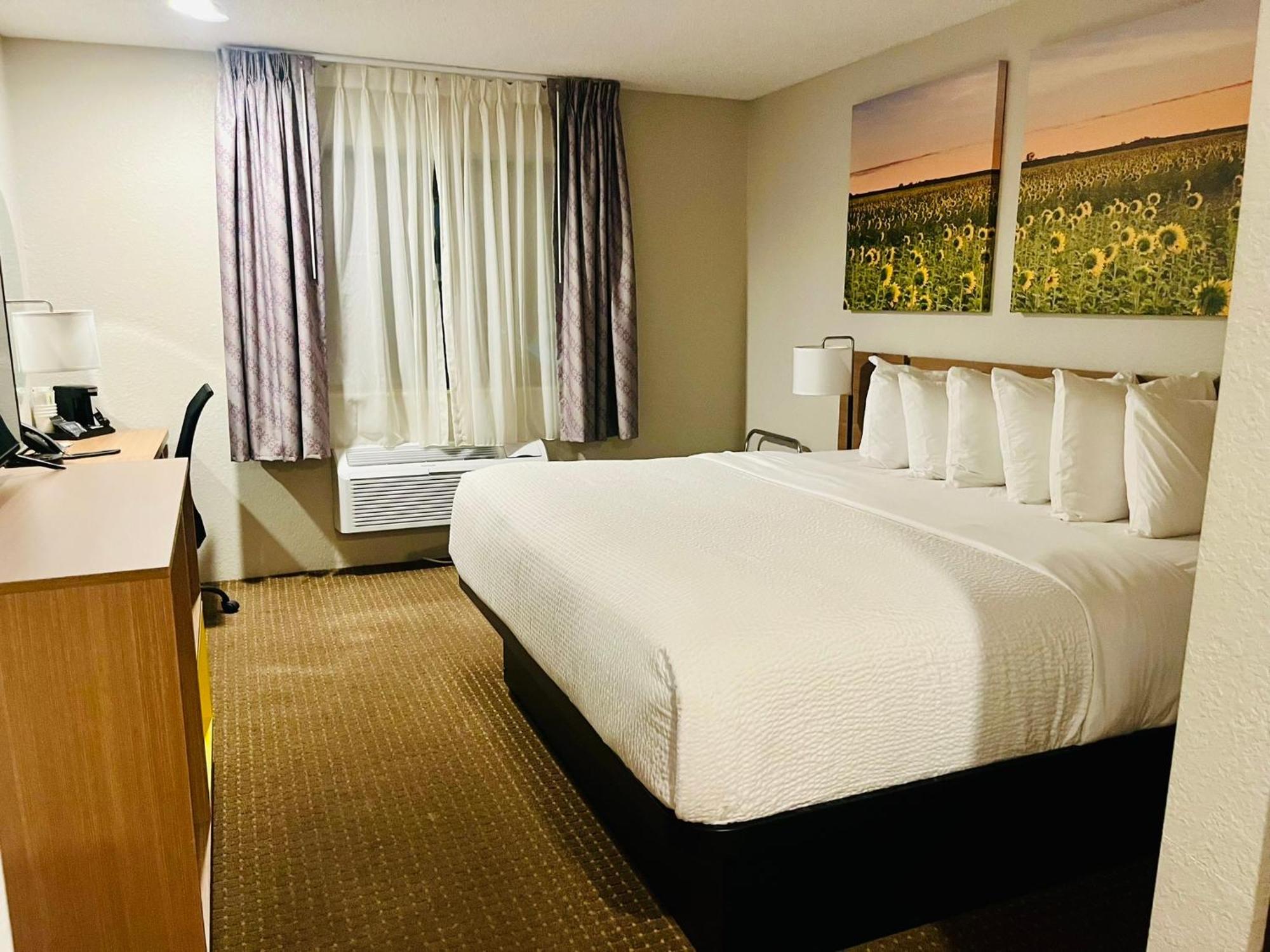 Days Inn By Wyndham Wall Bagian luar foto